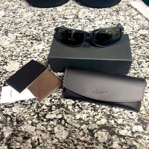 Authentic and original Persol 3041S 900/31 sunglasses. Matte black made in Italy